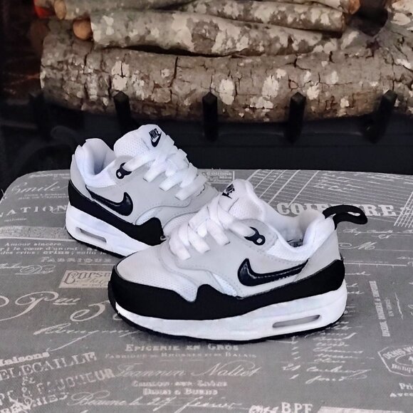 Kids Nike Air Sneakers - Picture 1 of 4